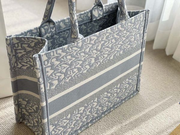 2021 fashion handbag shopping bags designer one shoulder large capacity handbags with the silk scarf
2021 fashion handbag shopping bags designer one shoulder large capacity handbags with the silk scarf
