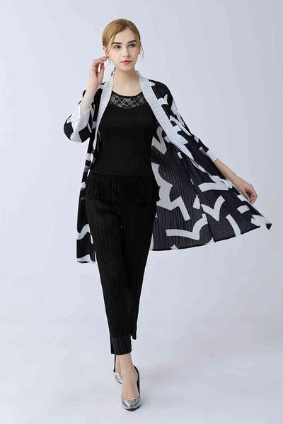 dresses miyake folds v-neck loose print coat, White
dresses miyake folds v-neck loose print coat, White