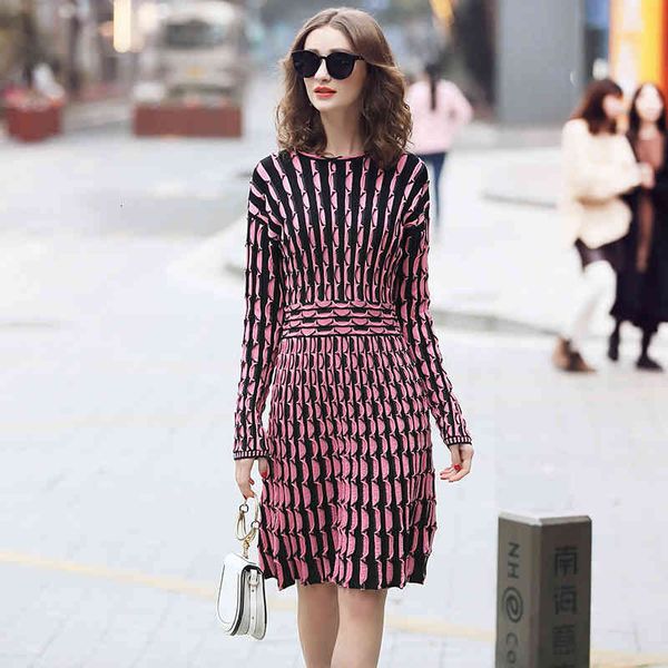 pink hit color sweater spring new 3d wave pattern fold a-line o-neck long sleeve women dresses ladies midi dress elegant, Black;gray
pink hit color sweater spring new 3d wave pattern fold a-line o-neck long sleeve women dresses ladies midi dress elegant, Black;gray