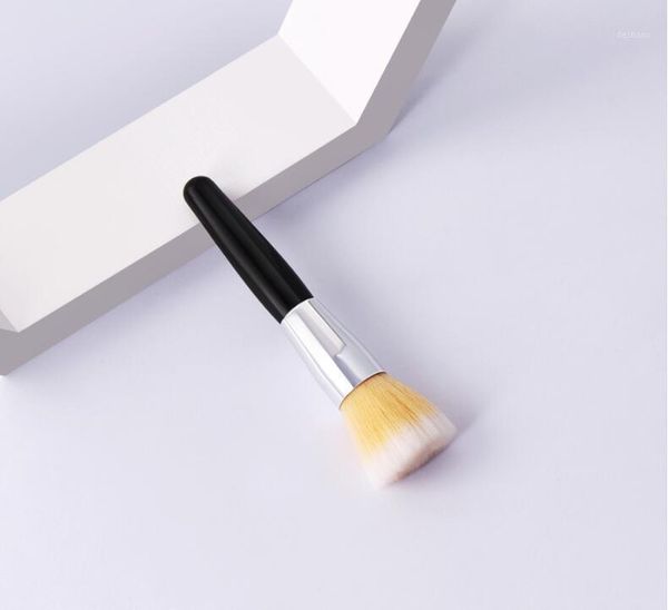 single makeup brushes tool black and white mini flat head brush round loose powder brush1
single makeup brushes tool black and white mini flat head brush round loose powder brush1