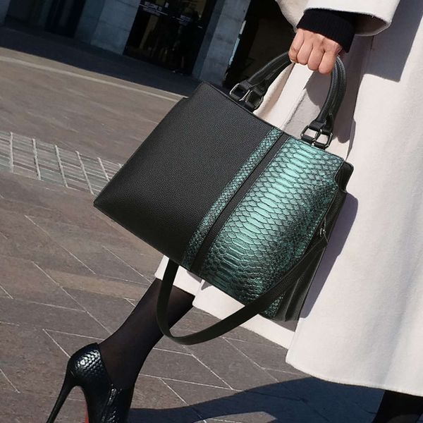 women's bag women's autumn and winter fashion small square large capacity messenger atmosphere one shoulder hand
women's bag women's autumn and winter fashion small square large capacity messenger atmosphere one shoulder hand