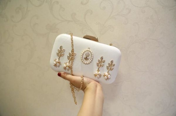 white pu leather diamond figure shiny women evening bag fashion wedding women clutch bag with chain luxury glitter party bridal ladies handb
white pu leather diamond figure shiny women evening bag fashion wedding women clutch bag with chain luxury glitter party bridal ladies handb