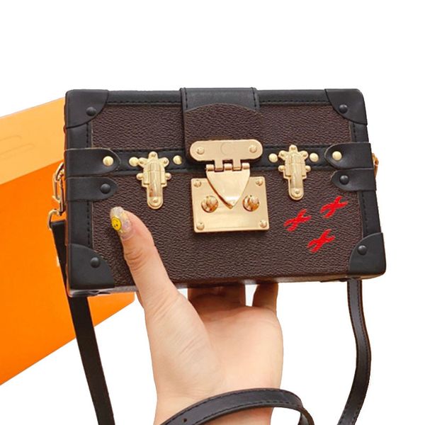 fashion brand retro crossbody bag mini trunk case women handbag luxurys designers purse petite malle lady makeup shoulder handbags 20*12.5cm
fashion brand retro crossbody bag mini trunk case women handbag luxurys designers purse petite malle lady makeup shoulder handbags 20*12.5cm