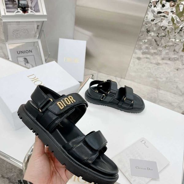 2021 summer new european and american leather d letter thick soled elevated sandals, Black
2021 summer new european and american leather d letter thick soled elevated sandals, Black