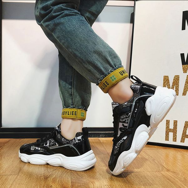 runnning shoes men sneakers mens casual shoe summer mesh sport spring platform sneaker 39-44 color black while 
runnning shoes men sneakers mens casual shoe summer mesh sport spring platform sneaker 39-44 color black while