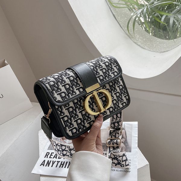 80% store online sales bag women's autumn trend texture single shoulder bag try letter wide shoulder belt messenger small square bag, Black;red
80% store online sales bag women's autumn trend texture single shoulder bag try letter wide shoulder belt messenger small square bag, Black;red