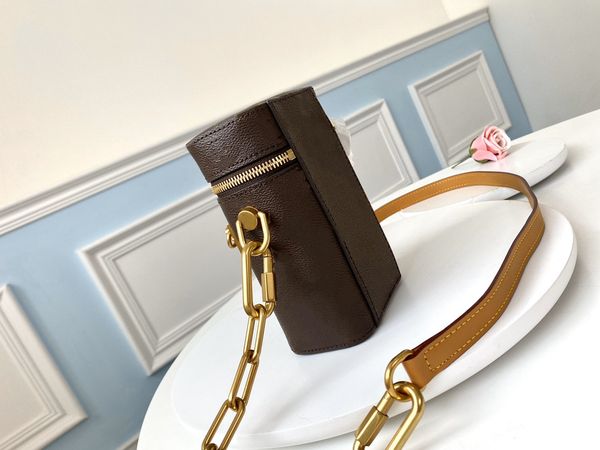 designer luxury women the tote bag fashion versatile handbags shoulder crossbody bags purse tories totes large capacity saddle wallets 7a 4v
designer luxury women the tote bag fashion versatile handbags shoulder crossbody bags purse tories totes large capacity saddle wallets 7a 4v