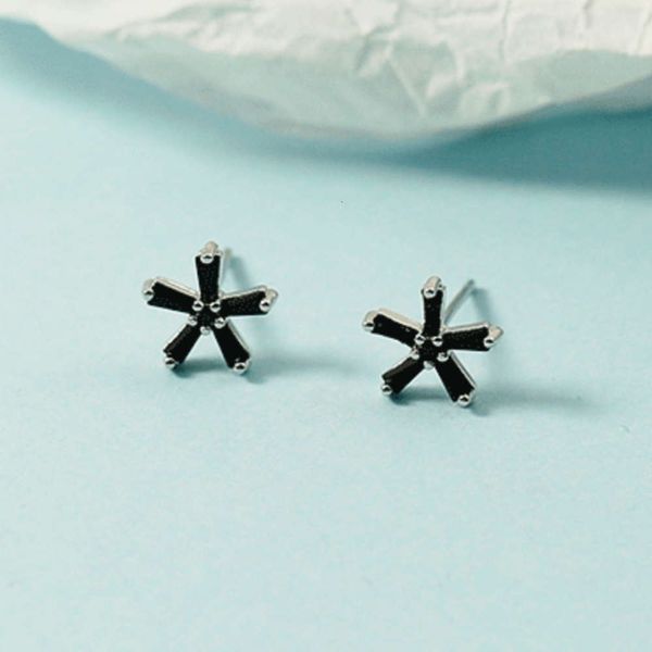 lady black flower earrings simple small earrings advanced sense coldness fashion women
lady black flower earrings simple small earrings advanced sense coldness fashion women