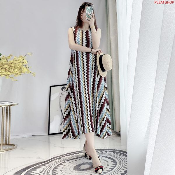 casual dresses miyake pleated a- line dress women's summer striped cool large fashion temperament vestidos shein, Black;gray
casual dresses miyake pleated a- line dress women's summer striped cool large fashion temperament vestidos shein, Black;gray