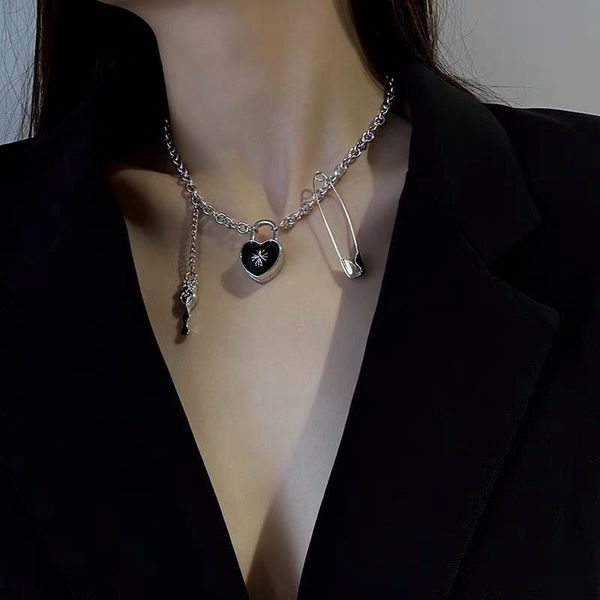chains love lock women necklaces hollow necklace woman pin pendant clavicle chain trendy party silver color european stainless brincos
chains love lock women necklaces hollow necklace woman pin pendant clavicle chain trendy party silver color european stainless brincos