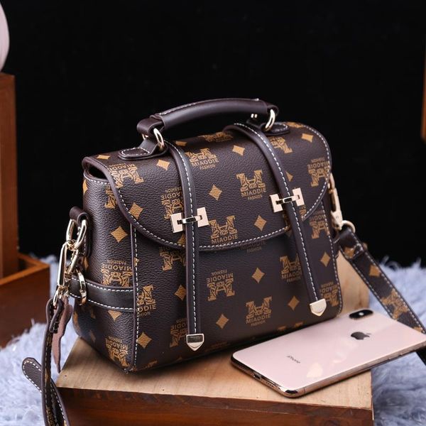 evening bags genuine leather handbags 2021 fashion letter printing retro shoulder satchels small square bag tote for women
evening bags genuine leather handbags 2021 fashion letter printing retro shoulder satchels small square bag tote for women