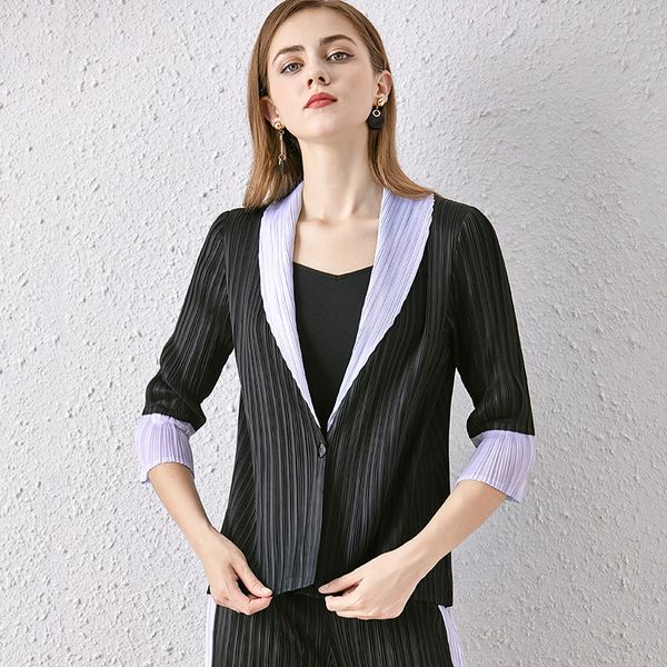 dresses miyake folds three quarter turndown collar single button patchwork coat, White
dresses miyake folds three quarter turndown collar single button patchwork coat, White