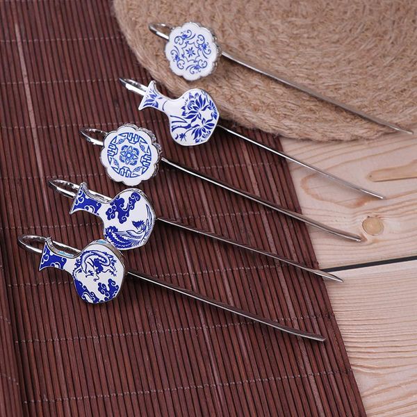 bookmark vintage porcelain vase for books blue and white metal school stationery items creative unique gift
bookmark vintage porcelain vase for books blue and white metal school stationery items creative unique gift