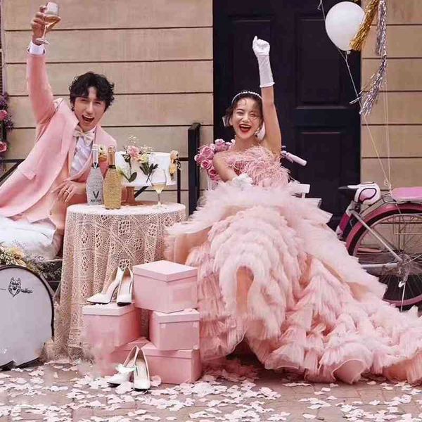 2021 new studio theme clothing street wedding couple travel graphy pink feather p dress, White;black
2021 new studio theme clothing street wedding couple travel graphy pink feather p dress, White;black