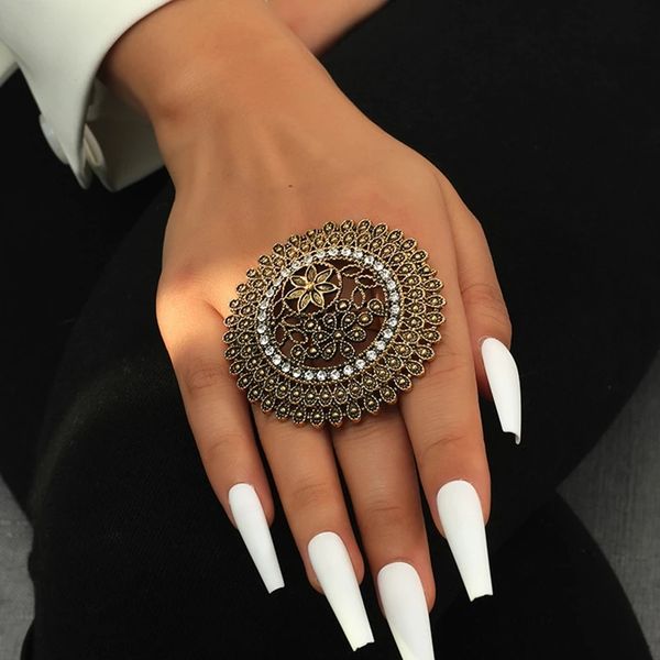 vintage antique big gold/silver color engraved rings for woman fashion flower pattern retro hollow round crystal finger rings
vintage antique big gold/silver color engraved rings for woman fashion flower pattern retro hollow round crystal finger rings