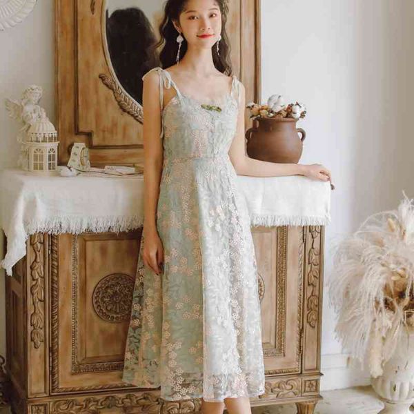 5170# french chic floral embroidered long dress spaghetti with mesh stitching summer fashion party dress women vestidos 210515, Black;gray
5170# french chic floral embroidered long dress spaghetti with mesh stitching summer fashion party dress women vestidos 210515, Black;gray