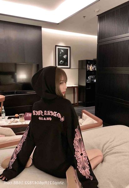 factory direct sale21ss early autumn new trend fashion pink letters printed on both sleeves loose and thin hoodie, Black;brown
factory direct sale21ss early autumn new trend fashion pink letters printed on both sleeves loose and thin hoodie, Black;brown