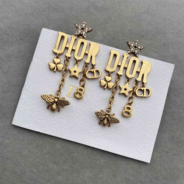 luxury jewelry tiktok small bees, earphones, asymmetrical earrings, red ear hangs., Golden
luxury jewelry tiktok small bees, earphones, asymmetrical earrings, red ear hangs., Golden