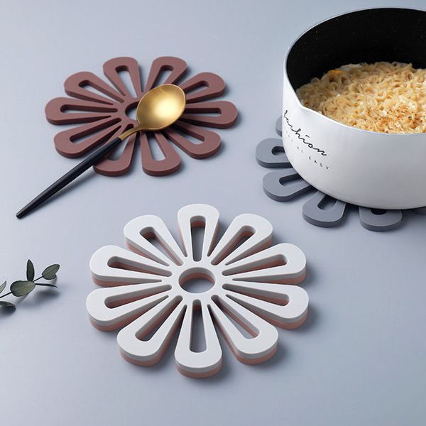 creative thickened dining table heat insulation mat dish bowl nordic household flower type slip tea cup
creative thickened dining table heat insulation mat dish bowl nordic household flower type slip tea cup