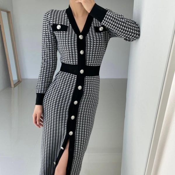 casual dresses autumn houndstooth knitted dress women v-neck contrast color slim fit office lady long midi sweater korean elegant, Black;gray
casual dresses autumn houndstooth knitted dress women v-neck contrast color slim fit office lady long midi sweater korean elegant, Black;gray