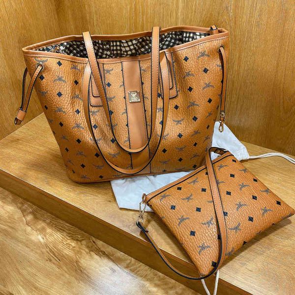 mc family printed shoulder laohua large capacity hand fashion atmosphere shopping tote women's bag
mc family printed shoulder laohua large capacity hand fashion atmosphere shopping tote women's bag