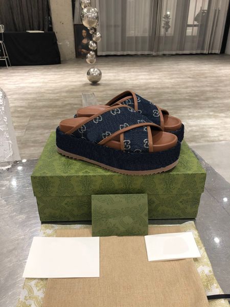 designer high-quality fashion couple high-soled slippers, printed elements, special soles, comfortable and wear-resistant, size 35-44 with b, Black
designer high-quality fashion couple high-soled slippers, printed elements, special soles, comfortable and wear-resistant, size 35-44 with b, Black