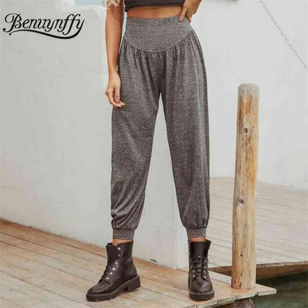 solid casual workout sweatpants women autumn sports high waist pants female streetwear korean clothes trousers 210510, Black;white
solid casual workout sweatpants women autumn sports high waist pants female streetwear korean clothes trousers 210510, Black;white