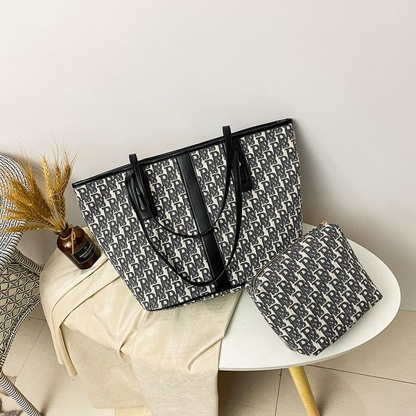 summer new leisure large capacity bag women's fashion single shoulder messenger bag handbags
summer new leisure large capacity bag women's fashion single shoulder messenger bag handbags