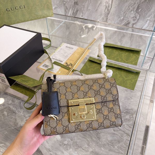 high-end women luxurys handbags fashionable and foreign style small crowd brand single shoulder messenger bag women'sdesigner handbag 4
high-end women luxurys handbags fashionable and foreign style small crowd brand single shoulder messenger bag women'sdesigner handbag 4
