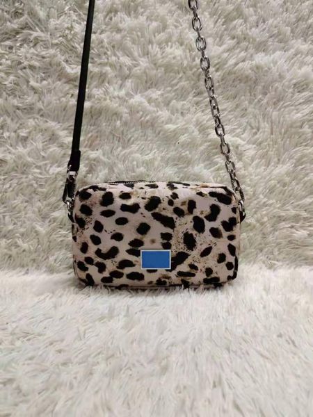 cross body 2021 women crossbody bag original ladies handbag bolso de bandolera nylon spanish purses messenger bags banana handbags purse
cross body 2021 women crossbody bag original ladies handbag bolso de bandolera nylon spanish purses messenger bags banana handbags purse