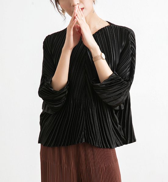 knits fashion loose batwing sleeve fold in pure color v-neck glossy t-shirt stock, White
knits fashion loose batwing sleeve fold in pure color v-neck glossy t-shirt stock, White
