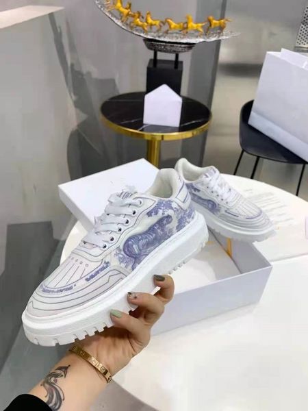 men's and women's casual shoes luxury sports lovers skateboarding walking beautiful perfect leisure americ 4-14
men's and women's casual shoes luxury sports lovers skateboarding walking beautiful perfect leisure americ 4-14