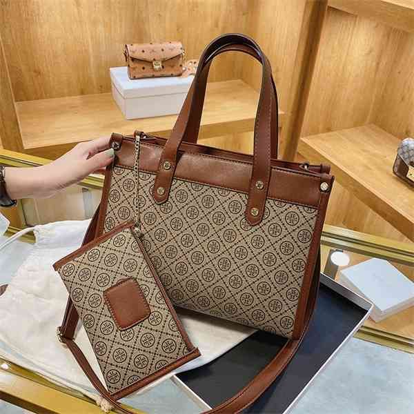 purse french texture armpit shoulder bag new signature light luxury women's tote bag, minority style children's and mother's
purse french texture armpit shoulder bag new signature light luxury women's tote bag, minority style children's and mother's