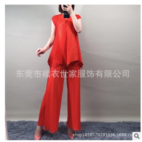 dresses miyake fold fashion suits v-neck sleeveless t-shirt nine points wide-legged pants two-piece suit, White
dresses miyake fold fashion suits v-neck sleeveless t-shirt nine points wide-legged pants two-piece suit, White