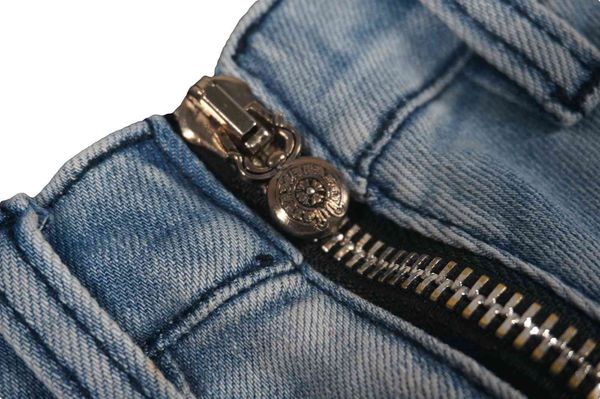 zipper ch women's design ch crosin double-sided high waist denim super shorts, White;black
zipper ch women's design ch crosin double-sided high waist denim super shorts, White;black