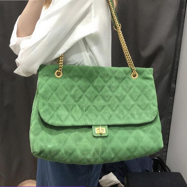 cross body brand product fashion large-capacity lock handle leather rhombus single-shoulder diagonal bag
cross body brand product fashion large-capacity lock handle leather rhombus single-shoulder diagonal bag