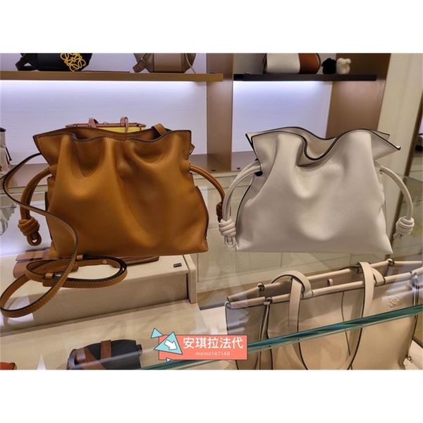 handbag hookloewe / luo yiwei drawstring flamenco blessing bucket one shoulder slant span women's bagluggage tag
handbag hookloewe / luo yiwei drawstring flamenco blessing bucket one shoulder slant span women's bagluggage tag