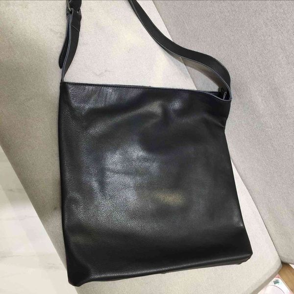 headcoat cow leather handmade single shoulder messenger bag women's big porter bag
headcoat cow leather handmade single shoulder messenger bag women's big porter bag