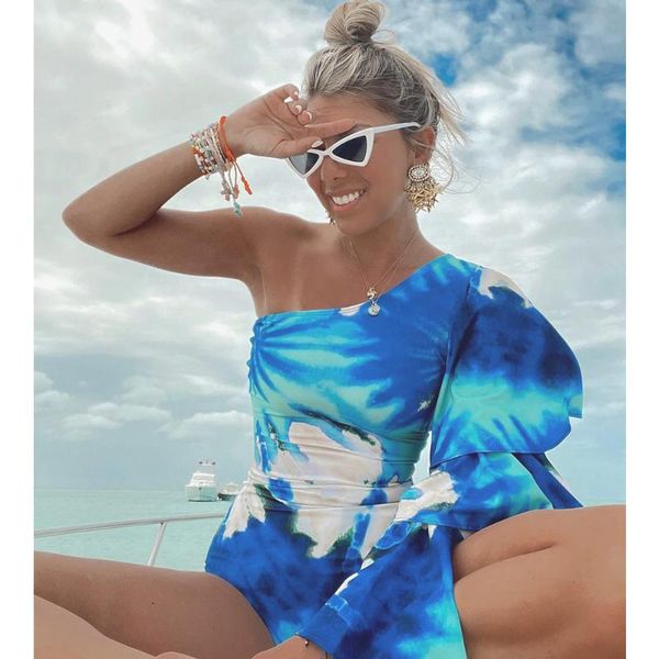 one piece swimsuit 2021 shoulder multi-layer flared sleeves swimwear women printed bathing suit beachwear monokini one-piece suits
one piece swimsuit 2021 shoulder multi-layer flared sleeves swimwear women printed bathing suit beachwear monokini one-piece suits