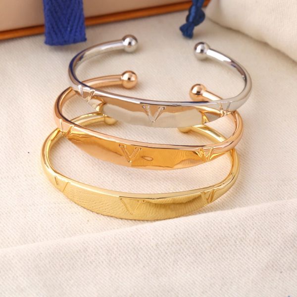 europe america fashion style lady women brass 18k gold engraved v initials flower open bangle bracelet 3 color m64840, Black
europe america fashion style lady women brass 18k gold engraved v initials flower open bangle bracelet 3 color m64840, Black