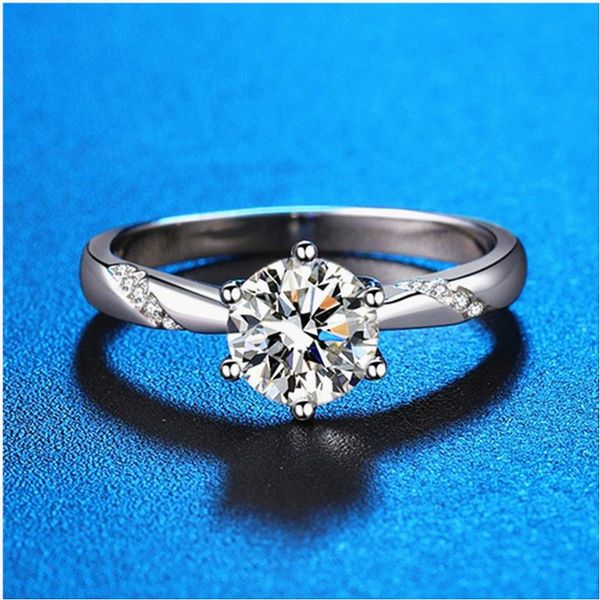 cluster rings 925 solid sterling silver 0.5ct 1ct moissanite claw inlaid with ring diamond carborundum cut through test d color, Golden;silver
cluster rings 925 solid sterling silver 0.5ct 1ct moissanite claw inlaid with ring diamond carborundum cut through test d color, Golden;silver