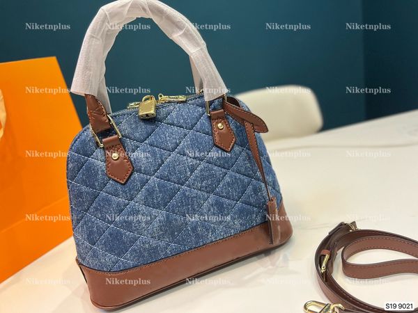 alma bb cowboy shell bag denim ss22 letter pattern padlock gold lock navy-blue faded denim canvas distressed black cross body luxury designe
alma bb cowboy shell bag denim ss22 letter pattern padlock gold lock navy-blue faded denim canvas distressed black cross body luxury designe