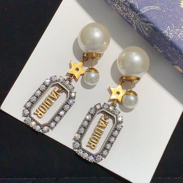 2021 luxury designer jewelry / 2021 classic pearl earrings female letter full diamond earrings silver needle anti allergy
2021 luxury designer jewelry / 2021 classic pearl earrings female letter full diamond earrings silver needle anti allergy