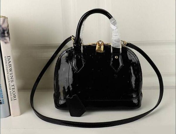 2021 luxury designer handbag shoulder bag letter updated version cowhide hardware bucket bags interior zipper pocket women fashion drawstrin
2021 luxury designer handbag shoulder bag letter updated version cowhide hardware bucket bags interior zipper pocket women fashion drawstrin