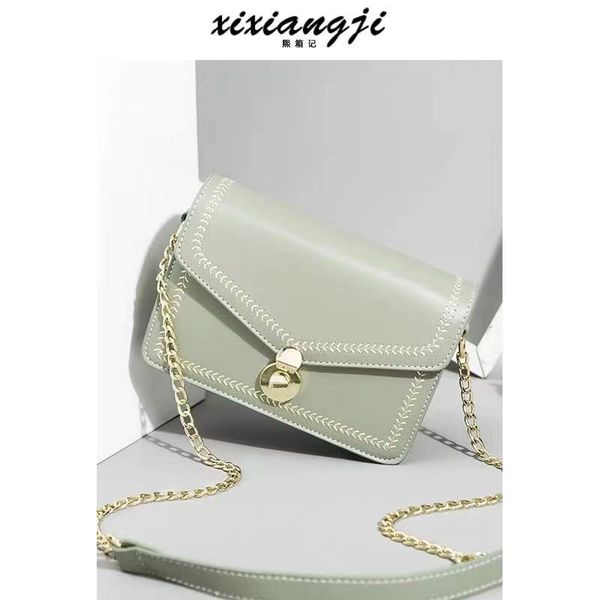 5a solid soft leather 2021 new trapezoidal single shoulder messenger wide shoulder strap simple atmospheric bucket bag
5a solid soft leather 2021 new trapezoidal single shoulder messenger wide shoulder strap simple atmospheric bucket bag
