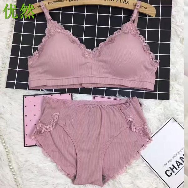 bras sets the sleeping bra set is made of thread cotton and lace lingerie, Red;black
bras sets the sleeping bra set is made of thread cotton and lace lingerie, Red;black