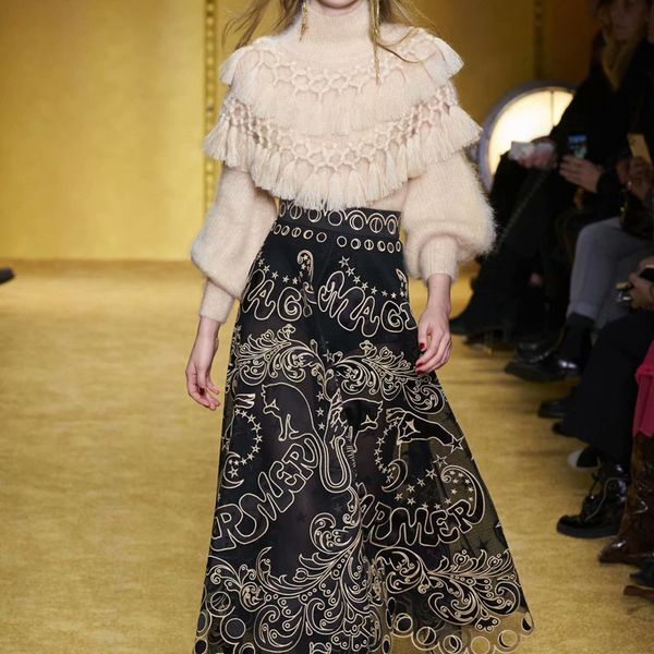 skirt autumn and winter ethnic style retro borlas longo-sleeved camisola net embroidery flowers half exit women's two-piece terno, Black
skirt autumn and winter ethnic style retro borlas longo-sleeved camisola net embroidery flowers half exit women's two-piece terno, Black