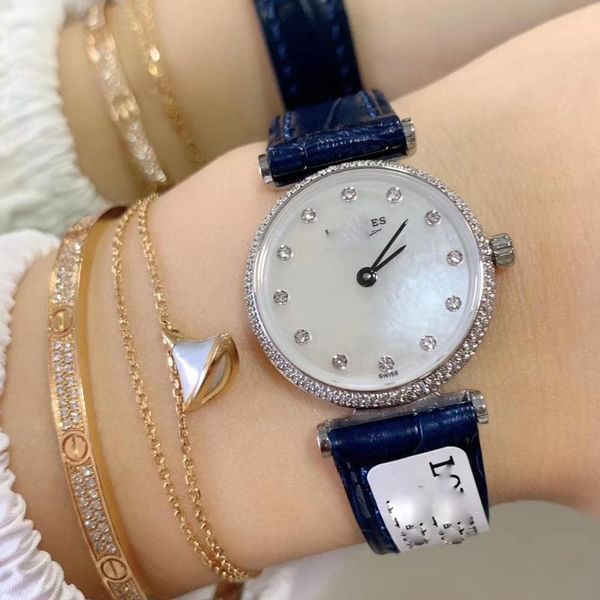 wristwatches luxury brand crocodile leather simple zircon round dial quartz wrist women watch, Slivery;brown
wristwatches luxury brand crocodile leather simple zircon round dial quartz wrist women watch, Slivery;brown