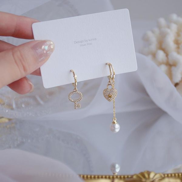 14k real gold fashion jewelry crystal key love pearl exquisite shiny earrings for woman holiday party elegant zircon earring stud, Golden;silver
14k real gold fashion jewelry crystal key love pearl exquisite shiny earrings for woman holiday party elegant zircon earring stud, Golden;silver