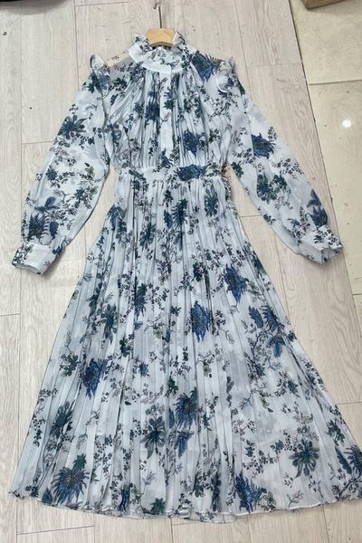 chinese style early autumn new retro artistic silk-like long-sleeved dress womens elegant pleated skirt floral skirt, Black;gray
chinese style early autumn new retro artistic silk-like long-sleeved dress womens elegant pleated skirt floral skirt, Black;gray